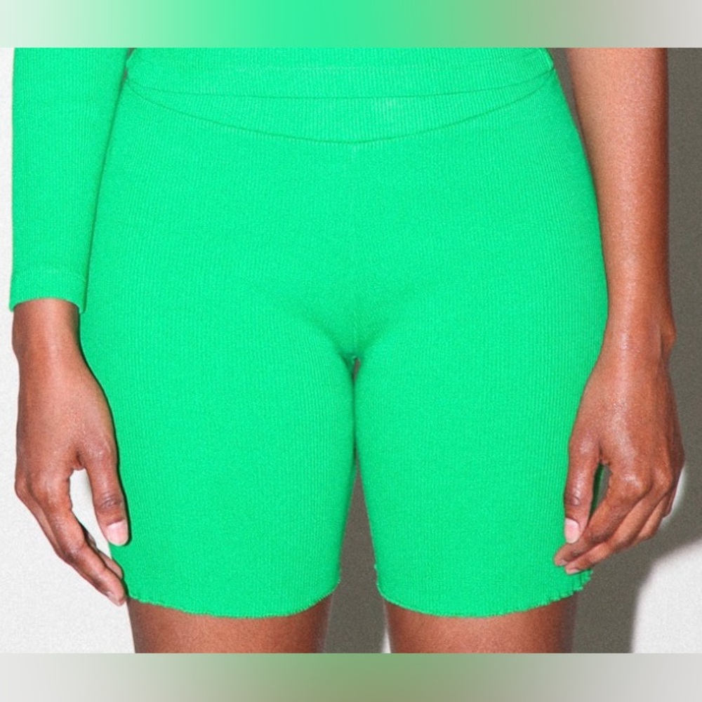 KK co ribbed cycle short shade grass lettuce edge